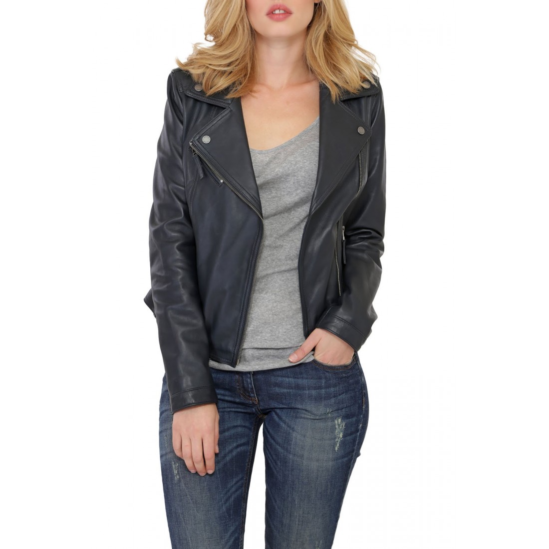 CHÈQUES CADEAUX Cuirs Guignard, spécialiste du vêtement cuir pour la femme depuis , vous propose une large gamme de blousons en cuir femme: blouson cuir agneau, cuir buffle, cuir vachette, blouson mouton Nous vous proposons un large choix de matières.